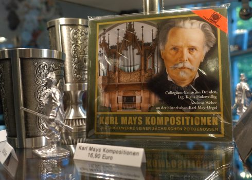 Detailaufnahme im Souvenir-Shop: CD mit Karl-May-Kompositionen